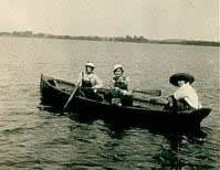 girls rowing