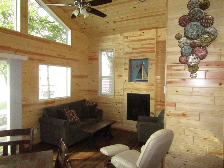 cabin 5 livingroom