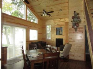 cabin 5 dining/livingroom